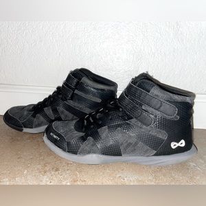 NFINITY beast mid top size 8